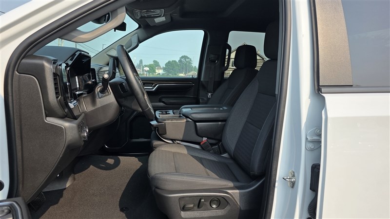 2024 CHEVROLET SILVERADO photo 13 of 33