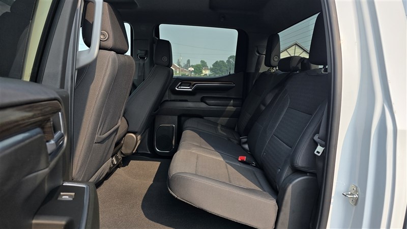2024 CHEVROLET SILVERADO photo 14 of 33