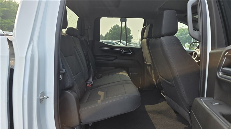 2024 CHEVROLET SILVERADO photo 16 of 33