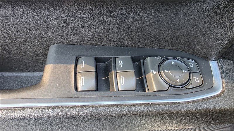 2024 CHEVROLET SILVERADO photo 18 of 33