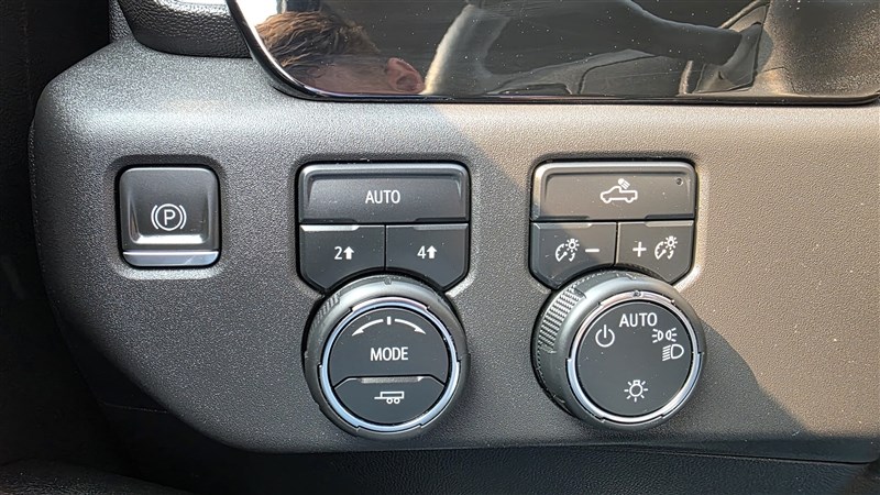 2024 CHEVROLET SILVERADO photo 19 of 33