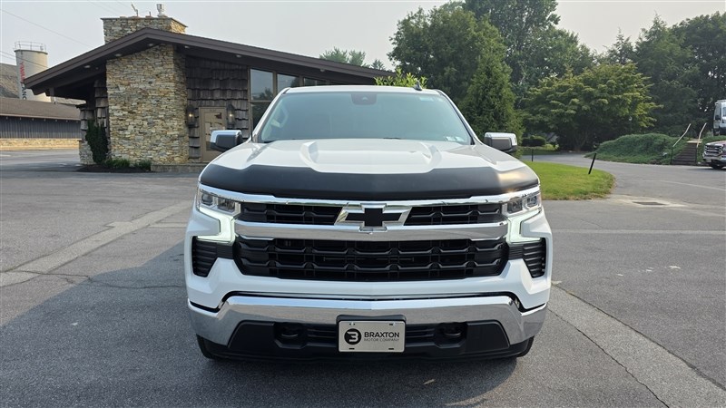 2024 CHEVROLET SILVERADO photo 3 of 33