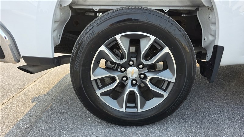 2024 CHEVROLET SILVERADO photo 9 of 33