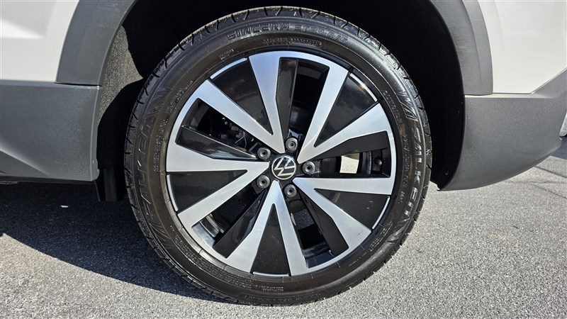 2023 VOLKSWAGEN TAOS SE 4Motion - 11