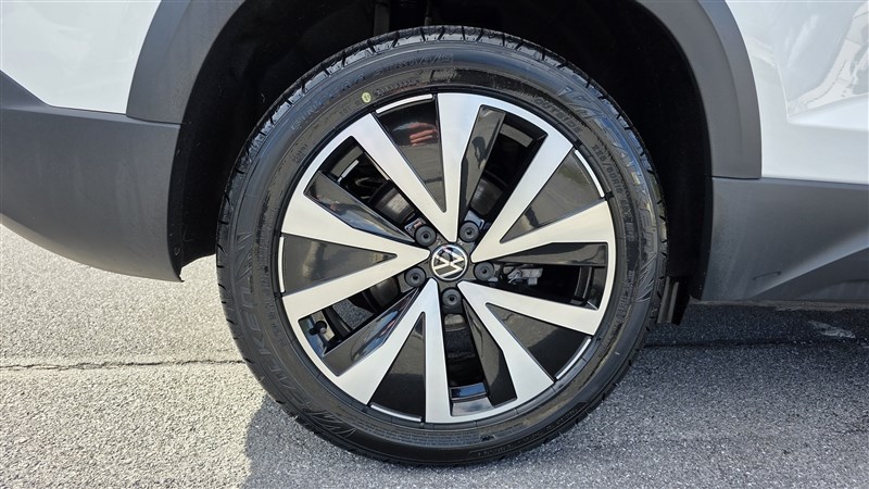 2023 VOLKSWAGEN TAOS SE 4Motion - 8