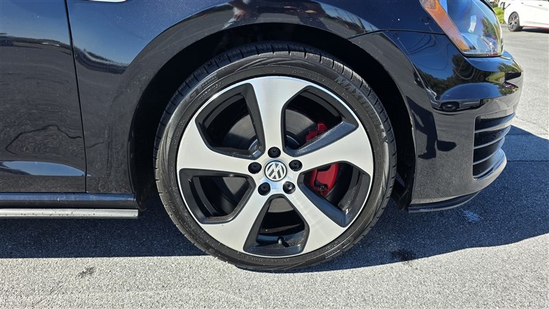 2016 VOLKSWAGEN GTI photo 10 of 36