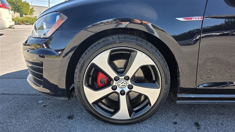 2016 VOLKSWAGEN GTI photo 11 of 36