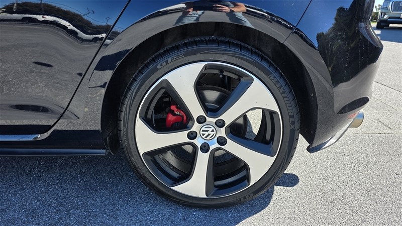 2016 VOLKSWAGEN GTI photo 12 of 36