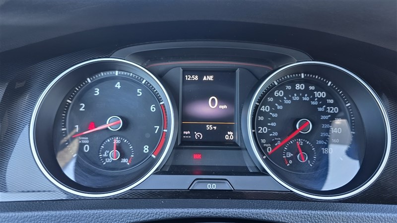 2016 VOLKSWAGEN GTI photo 23 of 36
