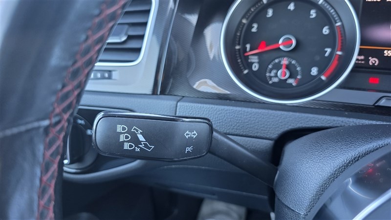 2016 VOLKSWAGEN GTI photo 24 of 36
