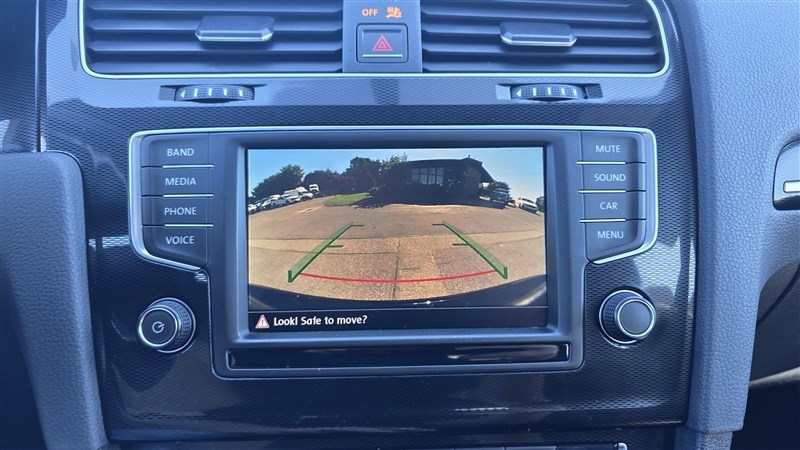 2016 VOLKSWAGEN GTI photo 30 of 36