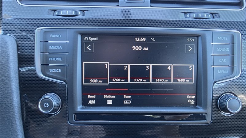 2016 VOLKSWAGEN GTI photo 33 of 36