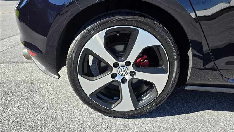 2016 VOLKSWAGEN GTI photo 9 of 36