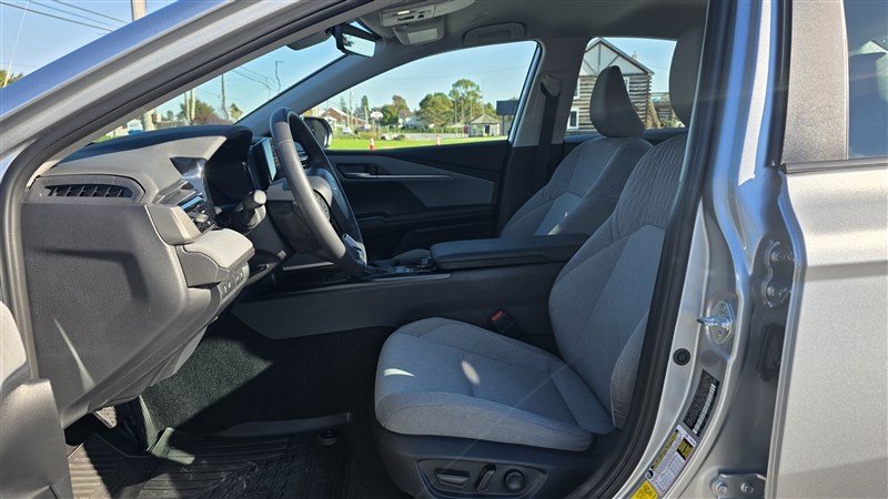 2026 TOYOTA CAMRY photo 13 of 36