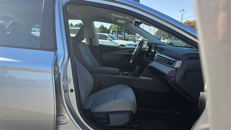 2026 TOYOTA CAMRY photo 17 of 36
