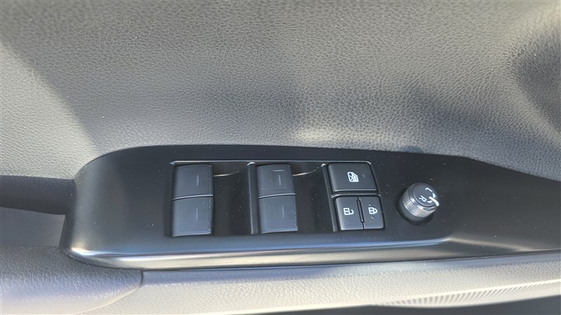 2026 TOYOTA CAMRY photo 19 of 36