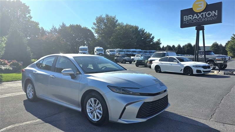 2026 TOYOTA CAMRY photo 2 of 36