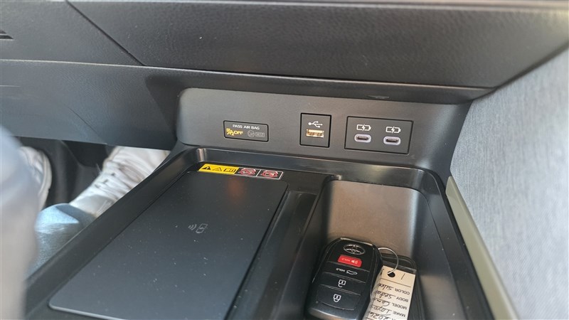 2026 TOYOTA CAMRY photo 35 of 36