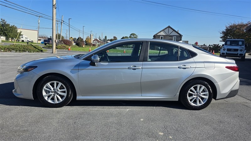 2026 TOYOTA CAMRY photo 5 of 36