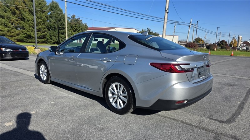 2026 TOYOTA CAMRY photo 6 of 36