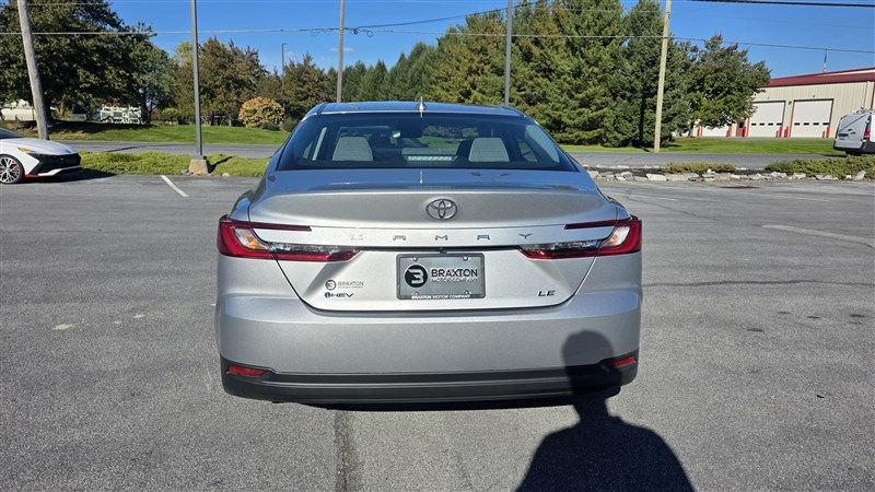 2026 TOYOTA CAMRY photo 7 of 36