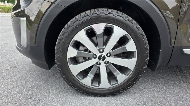 2022 KIA TELLURIDE photo 11 of 38
