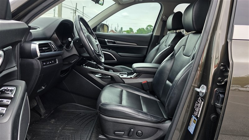 2022 KIA TELLURIDE photo 13 of 38