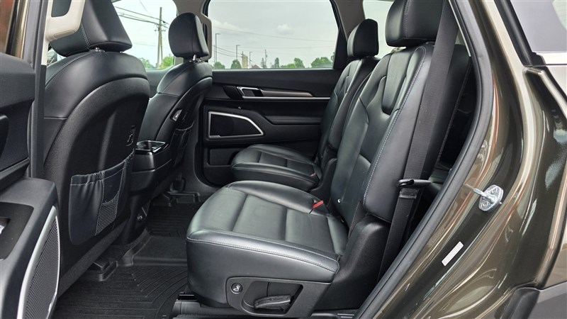 2022 KIA TELLURIDE photo 15 of 38