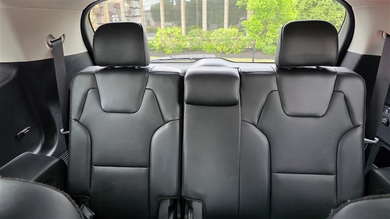 2022 KIA TELLURIDE photo 16 of 38