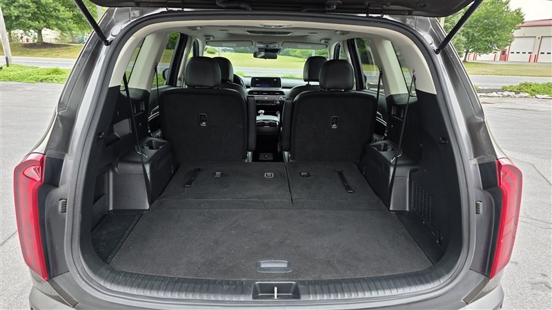 2022 KIA TELLURIDE photo 17 of 38