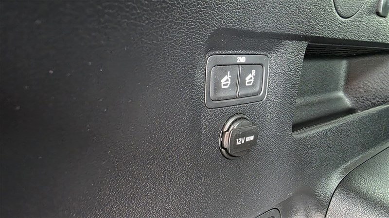 2022 KIA TELLURIDE photo 18 of 38