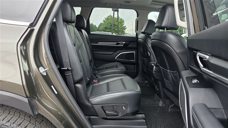 2022 KIA TELLURIDE photo 19 of 38