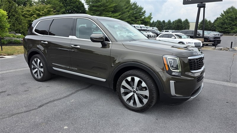 2022 KIA TELLURIDE photo 2 of 38
