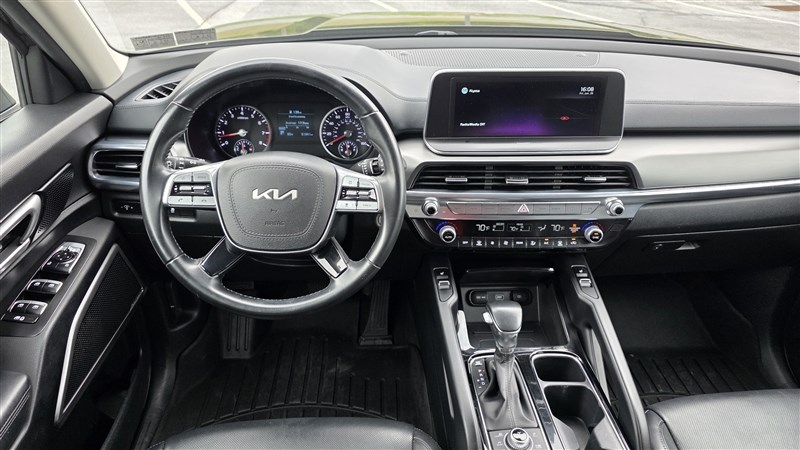 2022 KIA TELLURIDE photo 24 of 38
