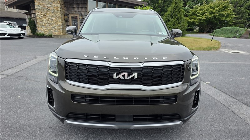 2022 KIA TELLURIDE photo 3 of 38