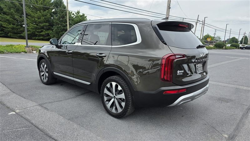 2022 KIA TELLURIDE photo 6 of 38