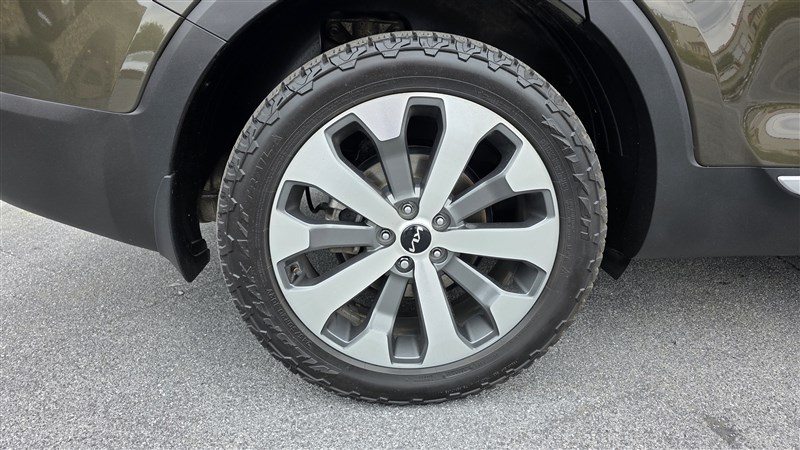 2022 KIA TELLURIDE photo 9 of 38