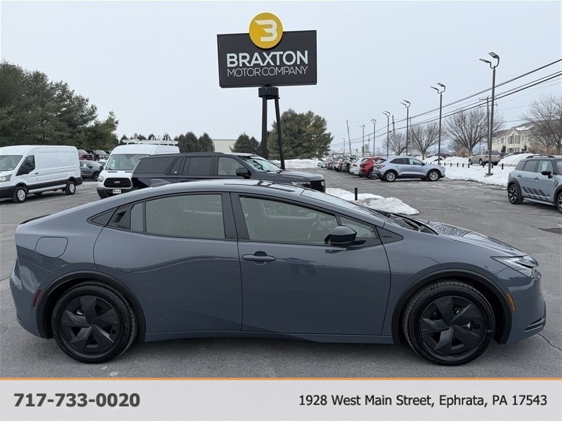 2025 Toyota Prius Plug-In Hybrid SE FWD