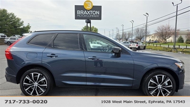 2023 Volvo XC60 Recharge T8 Ultimate Dark Theme eAWD