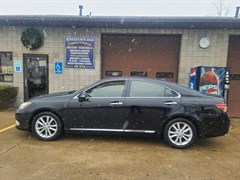 A 2011 Lexus ES 350