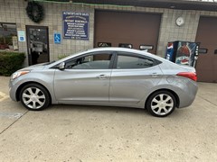 A 2013 Hyundai Elantra GLS