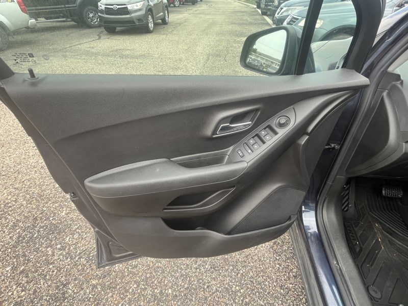 2019 Chevrolet Trax LS - Photo 6