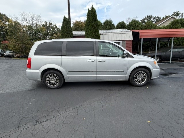 2011 Chrysler Town & Country Limited