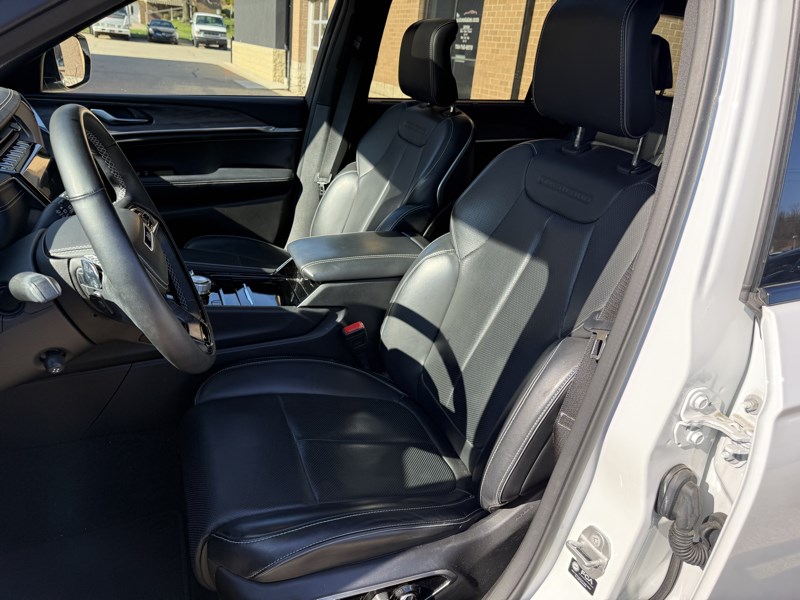 2023 JEEP GRAND CHEROKEE L  AW OVERLAND AWD L MODEL - 8