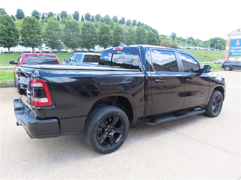 2022 RAM 1500 CREW CAB 4X4 HEMI V8 BIG HORN - 4