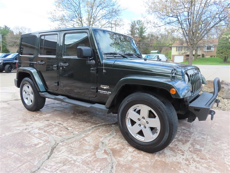 2011 JEEP WRANGLER UNLIMITED SAHARA 4X4 V6 HARDTOP - 2