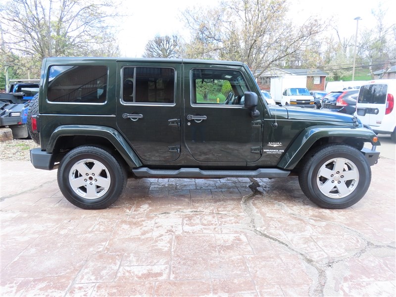 2011 JEEP WRANGLER UNLIMITED SAHARA 4X4 V6 HARDTOP - 3
