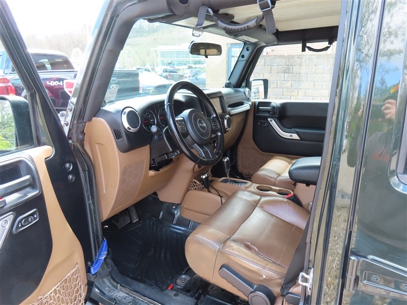 2011 JEEP WRANGLER UNLIMITED SAHARA 4X4 V6 HARDTOP - 8