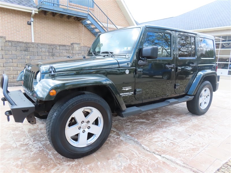 2011 JEEP WRANGLER UNLIMITED SAHARA 4X4 V6 HARDTOP - 0