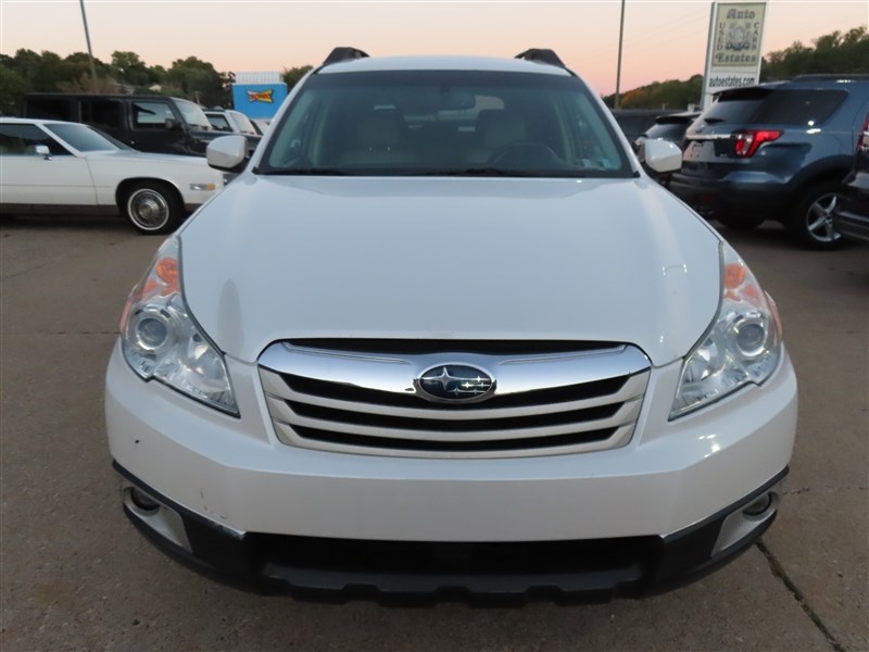 2012 SUBARU OUTBACK photo 2 of 44